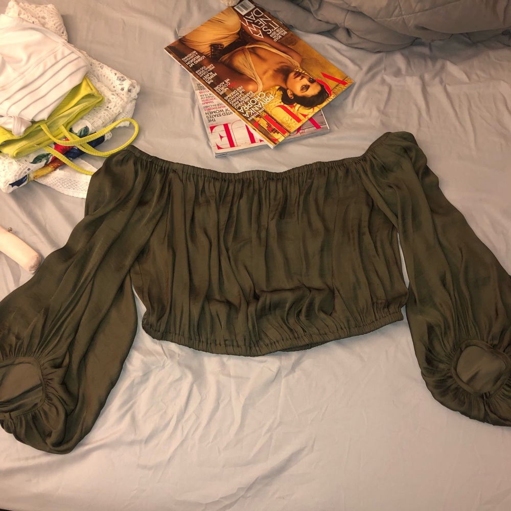 Off the shoulder top ✨